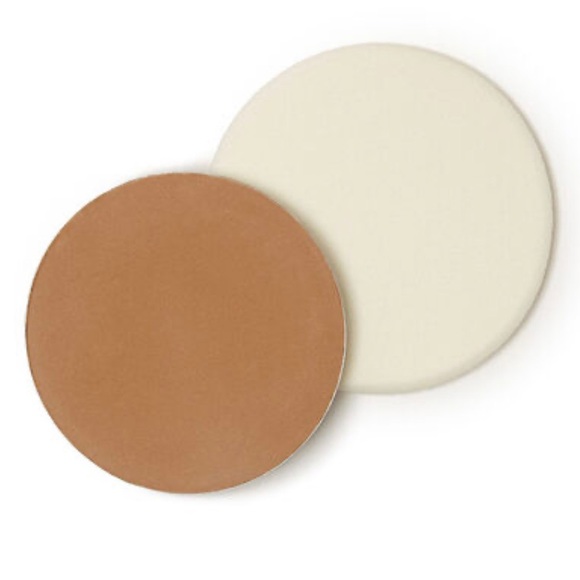 Stila 70 Illuminating Powder Foundation Refill - Picture 2 of 7